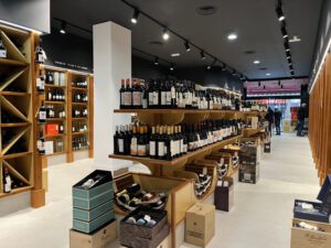 Interior tienda Bodegas El Pilar