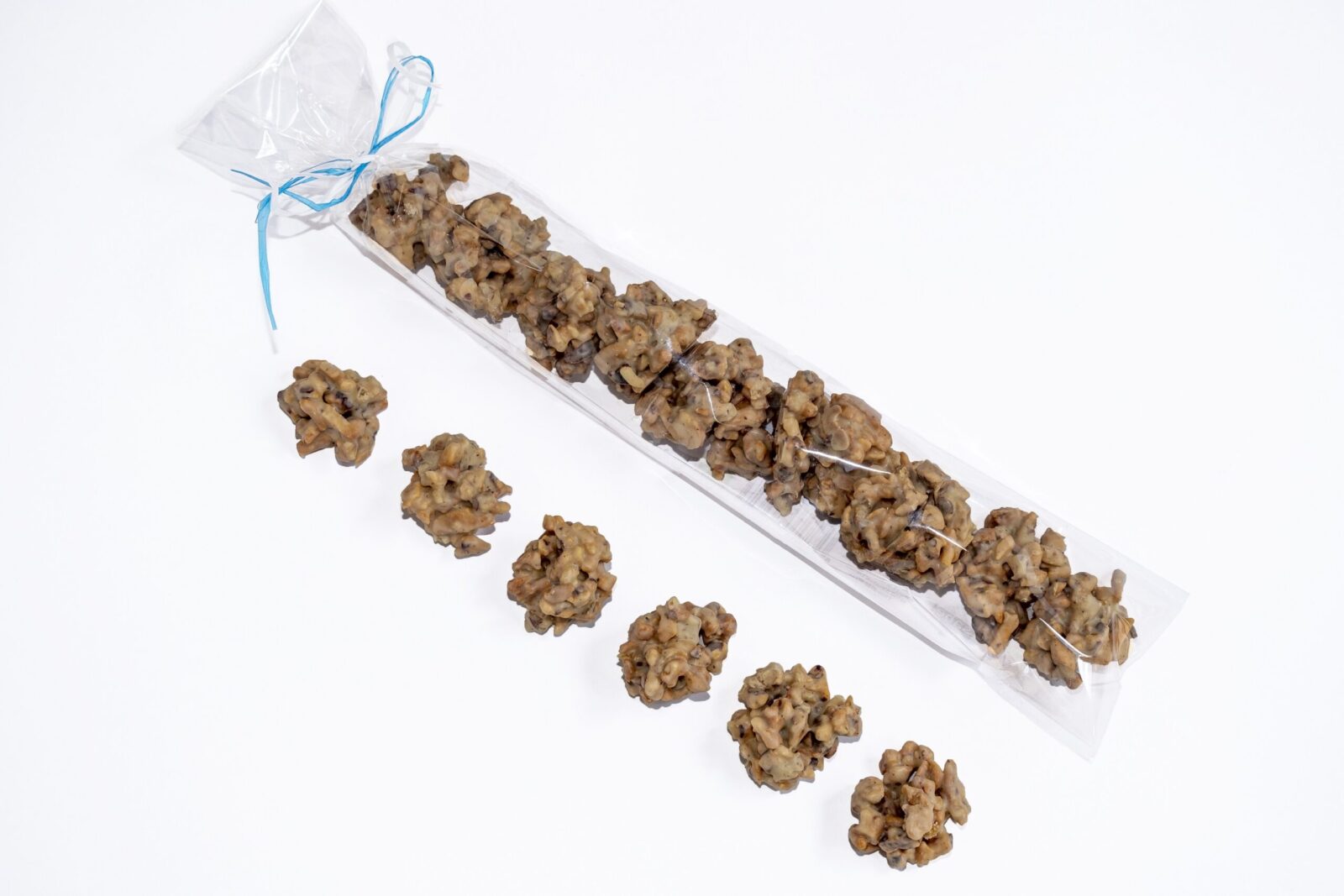 Rocas crujientes de Chocolate Blanco BIO con Almendras y Avellanas caramelizadas.