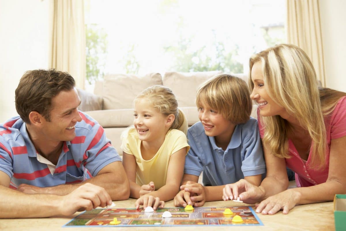 Juegos y actividades divertidas para practicar el idioma en familia